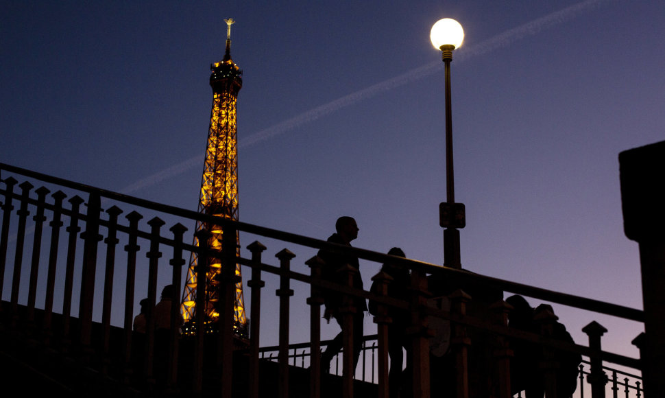 Anksčiau išjungiamos Eifelio bokšto šviesos 