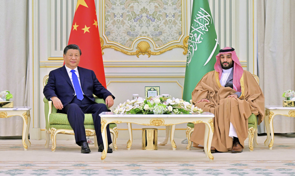 Kinijos prezidentas Xi Jinpingas ir Saudo Arabijos sosto įpėdinis princas Mohammedas bin Salmanas