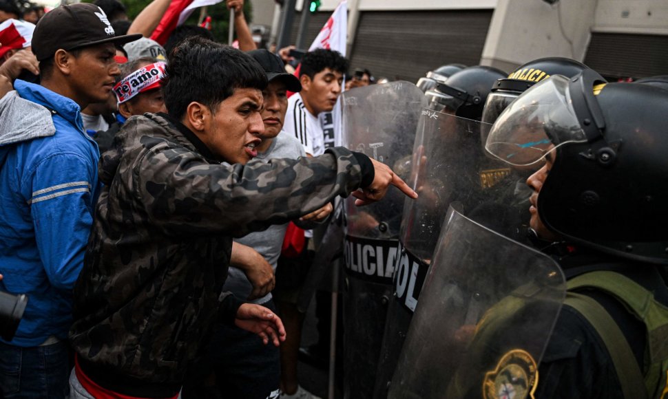 Protestai Peru intensyvėja