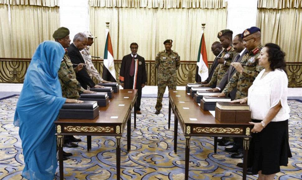 Sudane prisaikdinta Suverenioji Taryba.