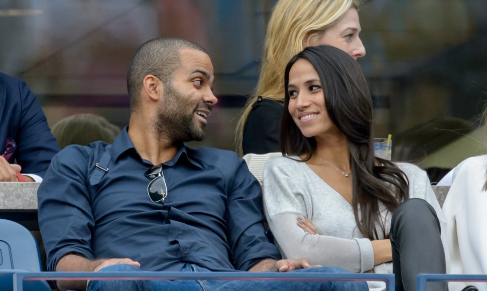 Tony Parkeris su Axelle Francine