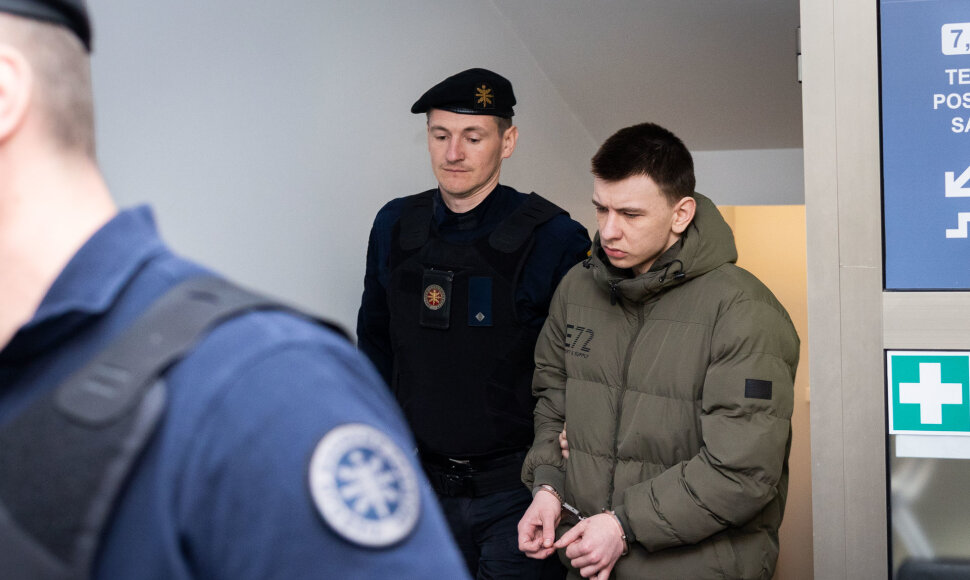 Įtariamas IKEA prekybos centro padegėjas Daniilas Bardadimas atvestas į teismą