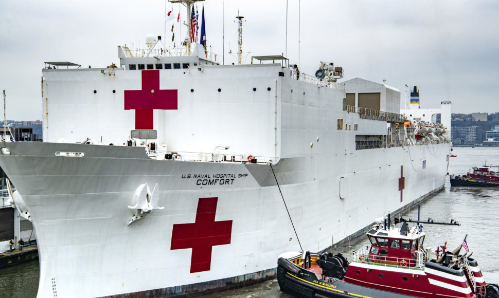 JAV karinio jūrų laivyno laivas-ligoninė „USNS Comfort“ Niujorke