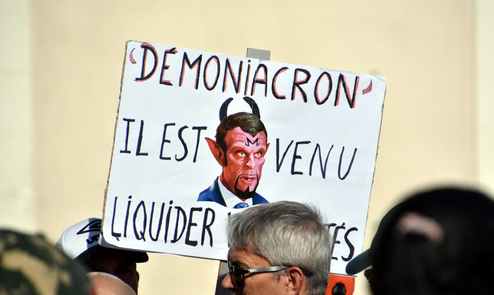 Protestai prieš E.Macroną ir COVID-19 pasą Prancūzijoje