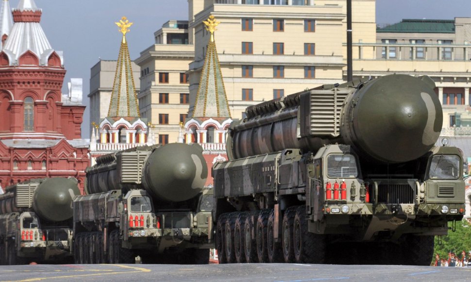 Rusijos kariuomenės pasididžiavimas „Topol-M“, kuris šaudo branduolinius užtaisus.
