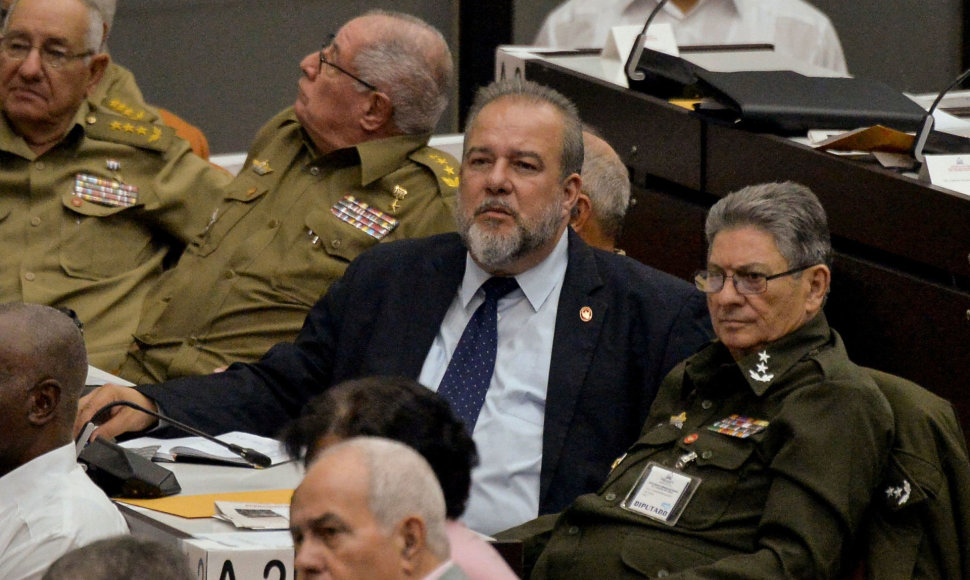 Manuelis Marrero Cruzas (centre)