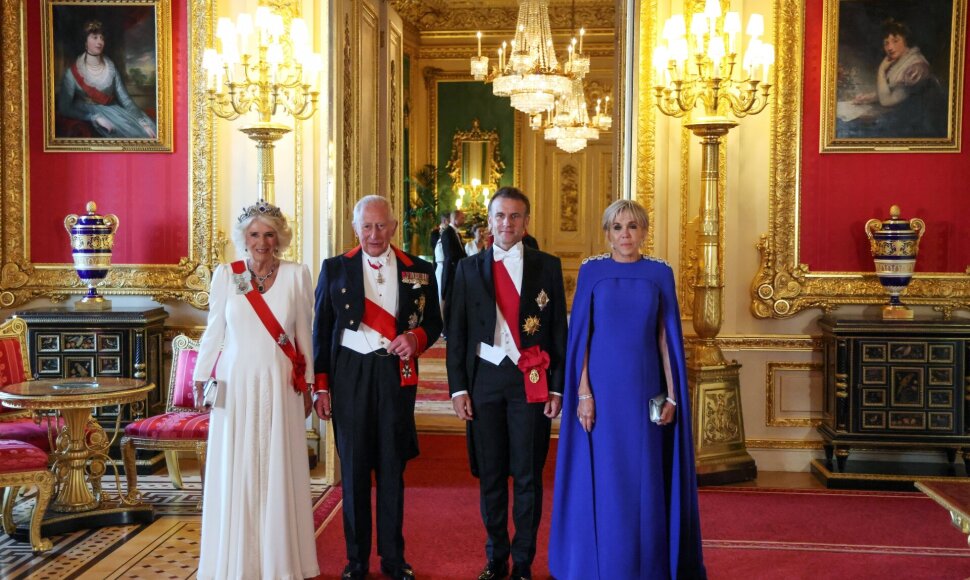 Charlesas III ir Emmanuelis Macronas su žmonomis Vindzoro pilyje / LUDOVIC MARIN-Pool/SIPA / LUDOVIC MARIN-Pool/SIPA