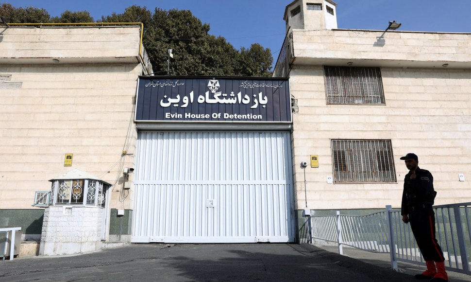 Įėjimas į liūdnai pagarsėjusį Evino kalėjimą Teherane