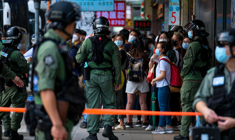 Protestuotojai ir pareigūnai Honkonge