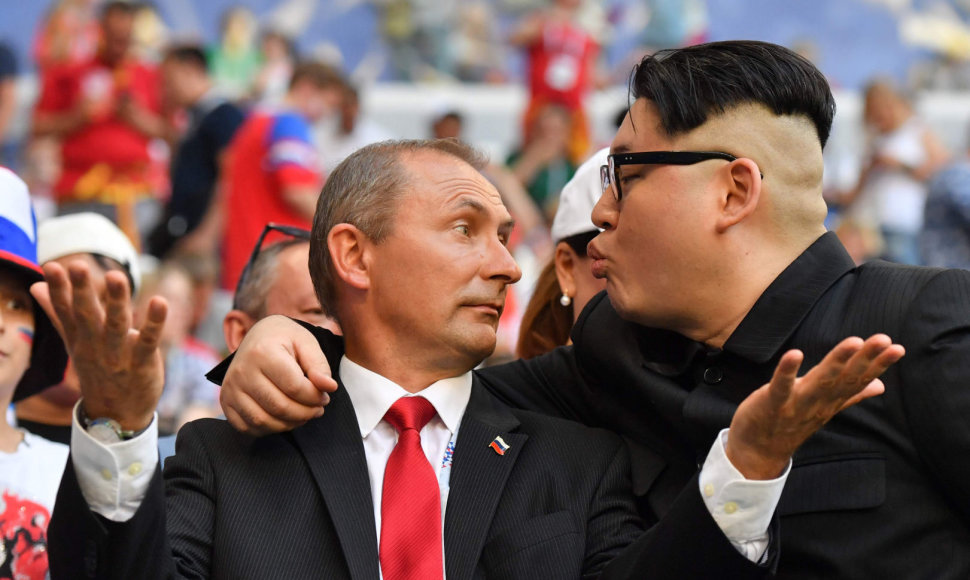 Aktoriai mėgdžioja Vladimirą Putiną ir Kim Jong Uną