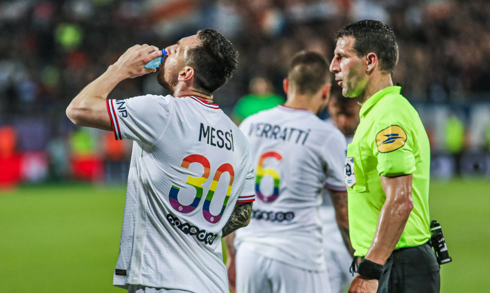 Lionelis Messi ir kiti PSG žaidėjai rungtyniavo su vaivorykšte paženklintais marškinėliais