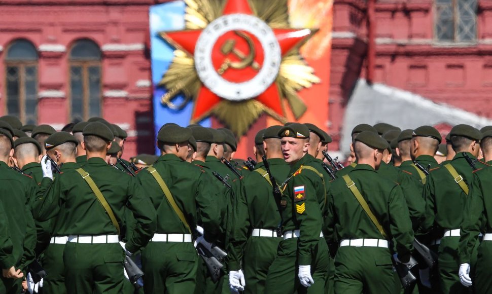 Maskvos Raudonojoje aikštėje prasidėjo Pergalės dienos paradas