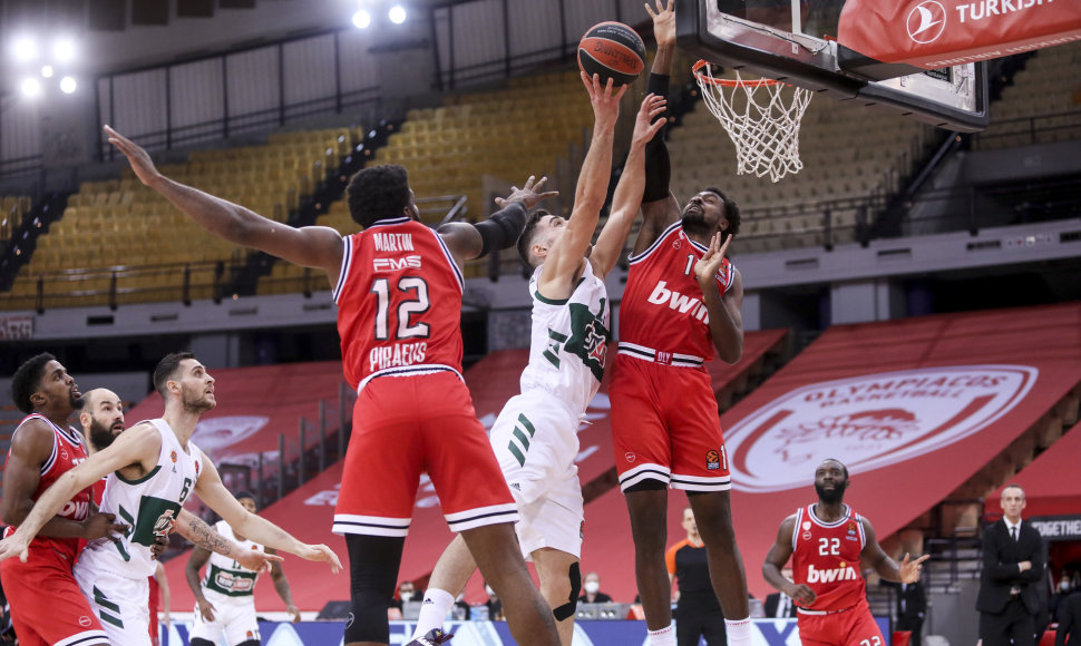 „Panathinaikos“ triumfavo Graikijos derbyje