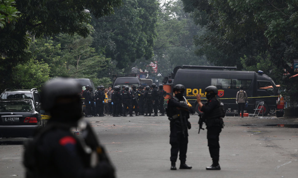 Aplink įvykio vietą Bandunge pareigūnai užtvėrė gatves