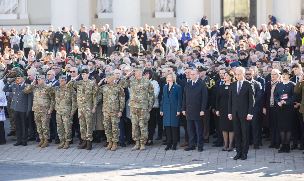 Pratybose žuvusių Jungtinių Amerikos Valstijų karių pagerbimo ir i&scaron;lydėjimo ceremonija Vilniuje