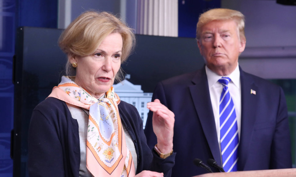 „Dr.“ Donaldas Trumpas ir Dr. Deborah Birx