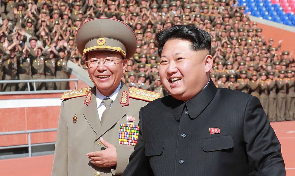 Ri Yong Gilas (kairėje) ir Kim Jong Unas