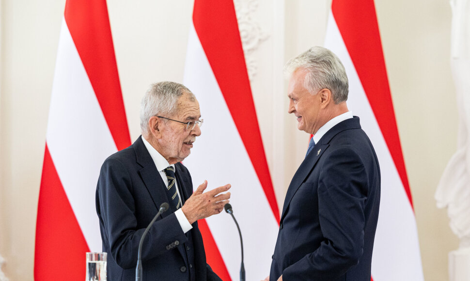 Alexanderis Van der Bellenas, Gitanas Nausėda