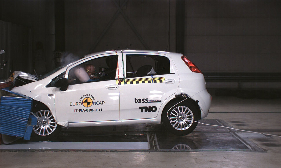 „Fiat Punto“ pirmą kartą „Euro NCAP“ istorijoje nepelnė nė vienos žvaigždutės