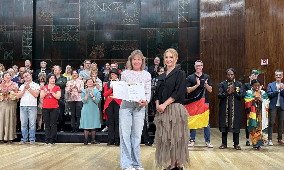 „Harmonijos“ vadovei Ilonai Zalanskienei įteiktas Sidabro diplomas