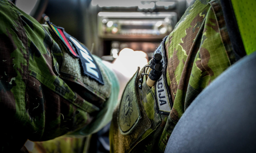 Kelionė 30-ties karinių automobilių virtinėje – žvilgsnis į karo policijos kasdienybę