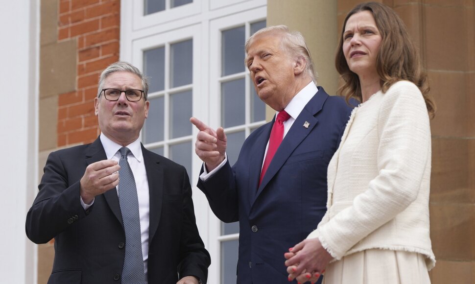 Christopher Furlong / AP