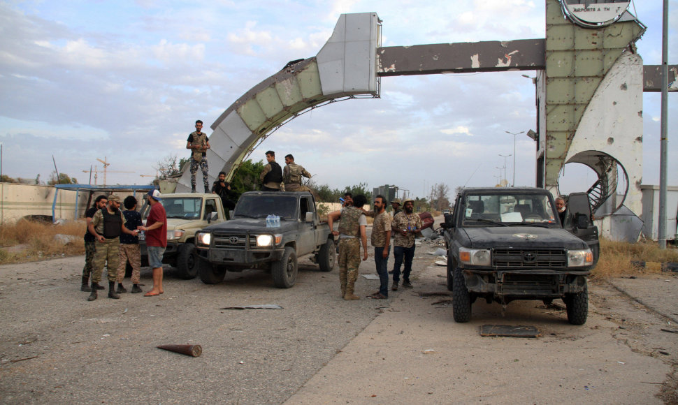 Libijos vyriausybės pajėgos Tripolio oro uoste