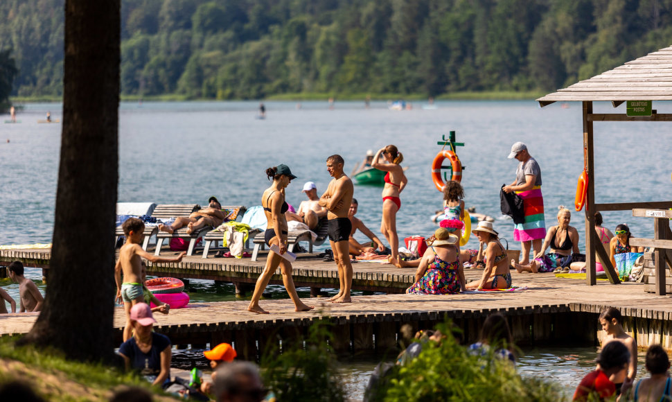 Karštą vasaros dieną vilniečiai leido miesto paplūdimiuose