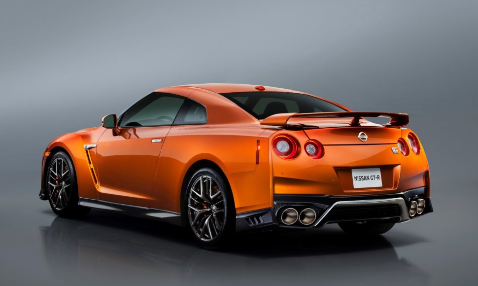 „Nissan GT-R“