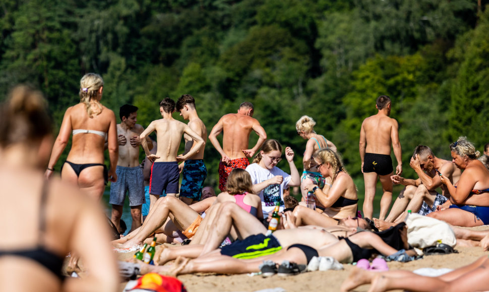 Karštą vasaros dieną vilniečiai leido miesto paplūdimiuose