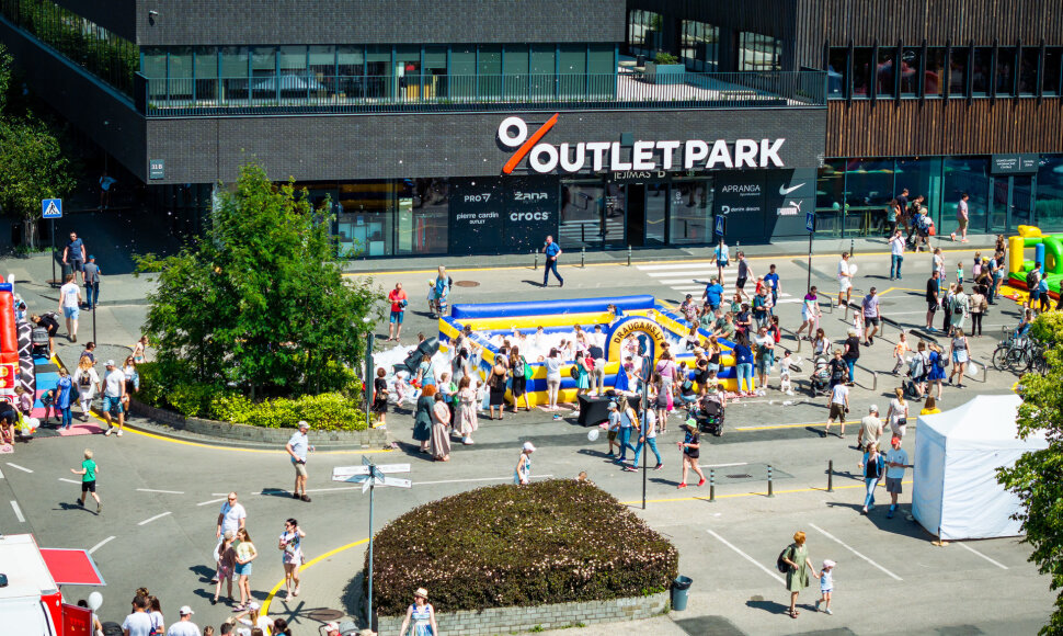 &bdquo;Ogmios miesto&ldquo; &bdquo;Gimtadienis ant žolės&ldquo; kels nuotaiką ir mažins kainas: &bdquo;Outlet Park&ldquo; pasitiks su &scaron;ventiniu i&scaron;pardavimu