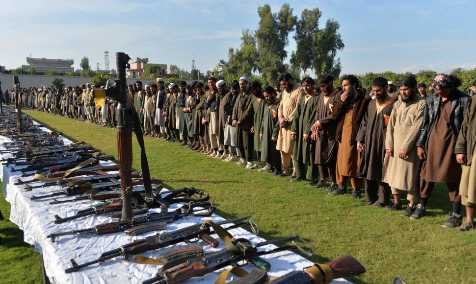 „Isis-K“ nariai, pasiduodantys Talibanui 2019 metais