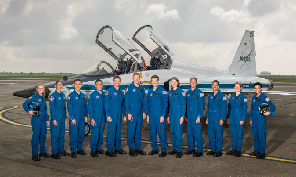 12 naujų NASA astronautų