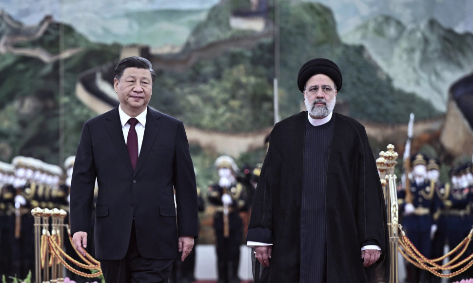 Irano prezidentas Ebrahimas Raisis ir Kinijos lyderis Xi Jinpingas