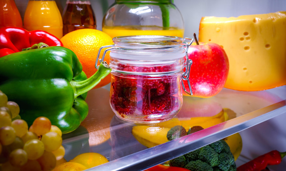 Daržovės ir vaisiai šaldytuve