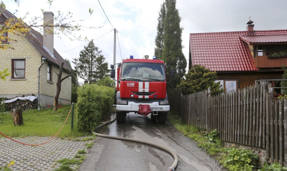 Gaisras Skersinės sodų 6-ojoje gatvėje Vilniuje