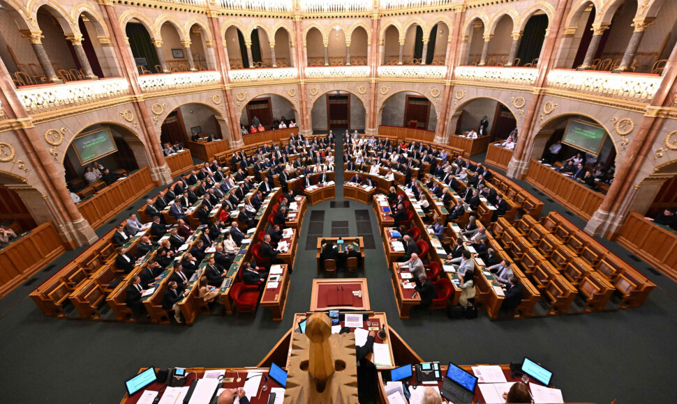Vengrijos parlamentas / ATTILA KISBENEDEK / AFP
