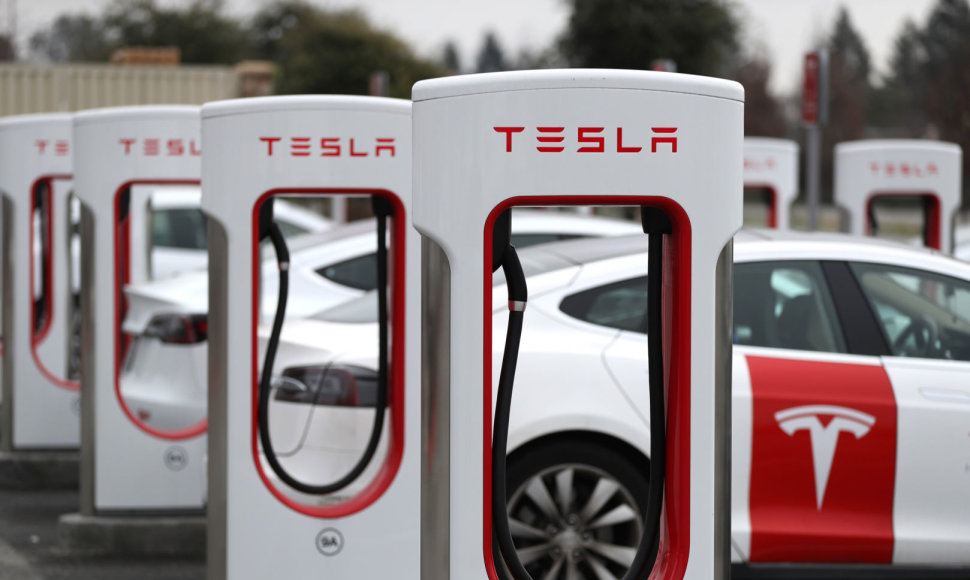 „Tesla“ greitojo įkrovimo stotelės „Supercharger“