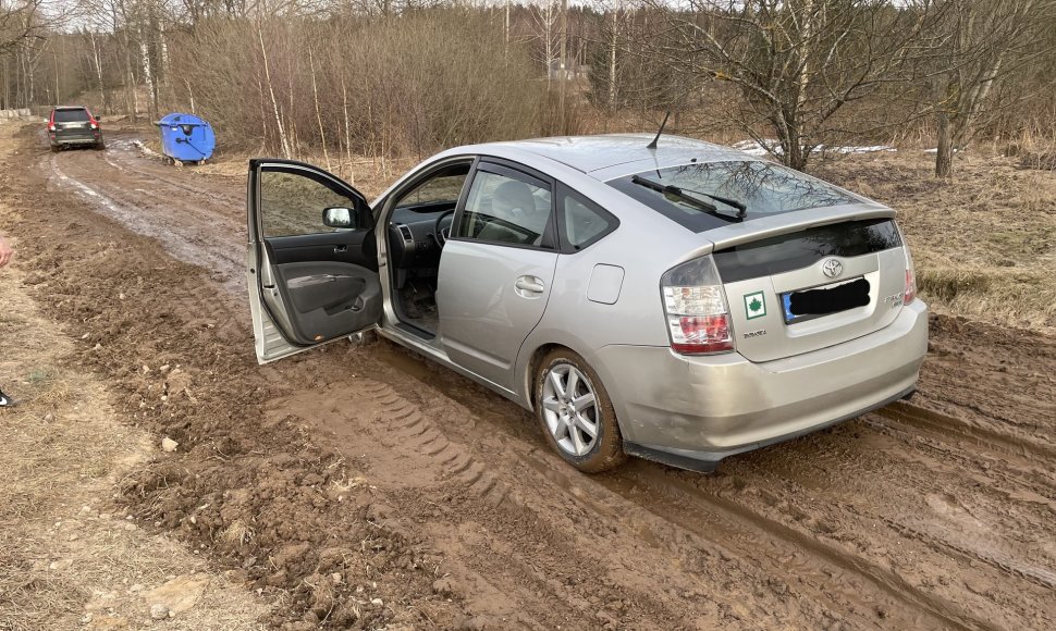 Neišvažiuojama Vijoklių gatvė Lindiniškėse 2023 m. kovą