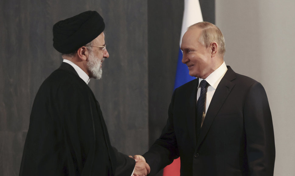 Irano prezidentas Ebrahimas Raisi ir Rusijos prezidentas Vladimiras Putinas
