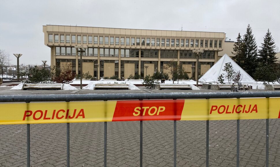 Protestas prie Seimo dėl mokamo testavimo, galimybių paso