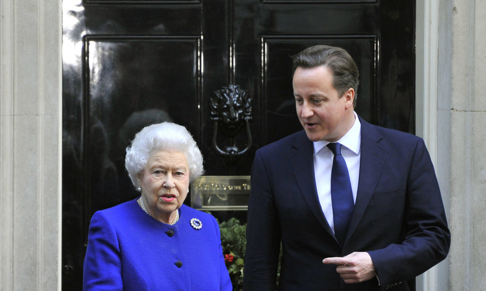 Davidas Cameronas ir karalienė Elizabeth II