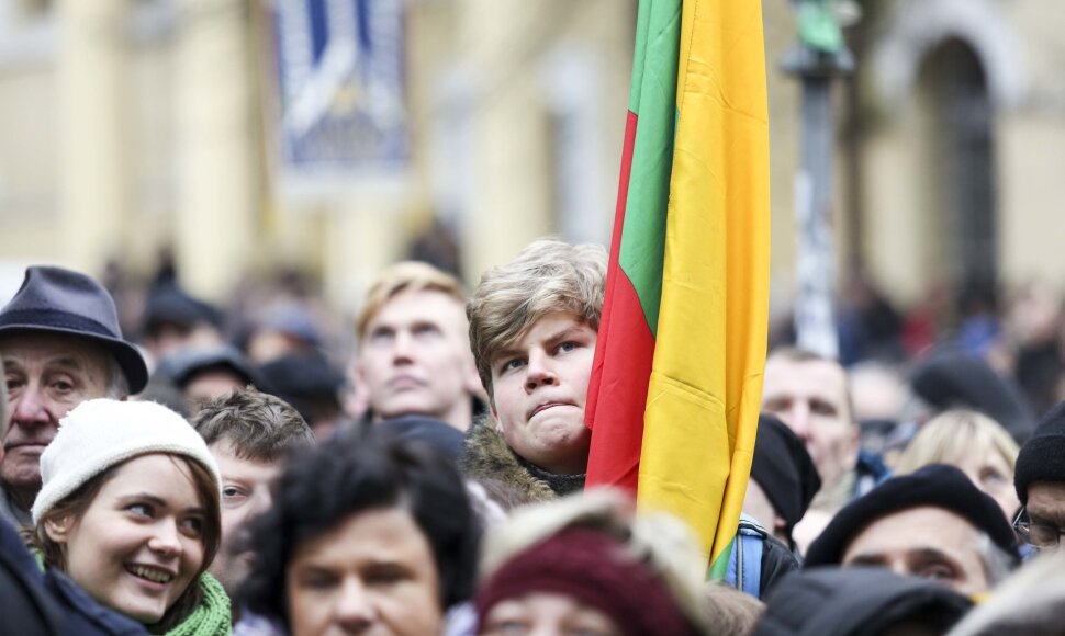 Vasario 16-osios minėjimas prie Signatarų namų Vilniuje