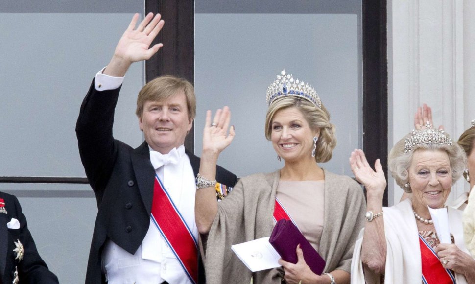 Nyderlandų karalius Willemas-Alexanderas su žmona Maxima ir motina Beatrix 