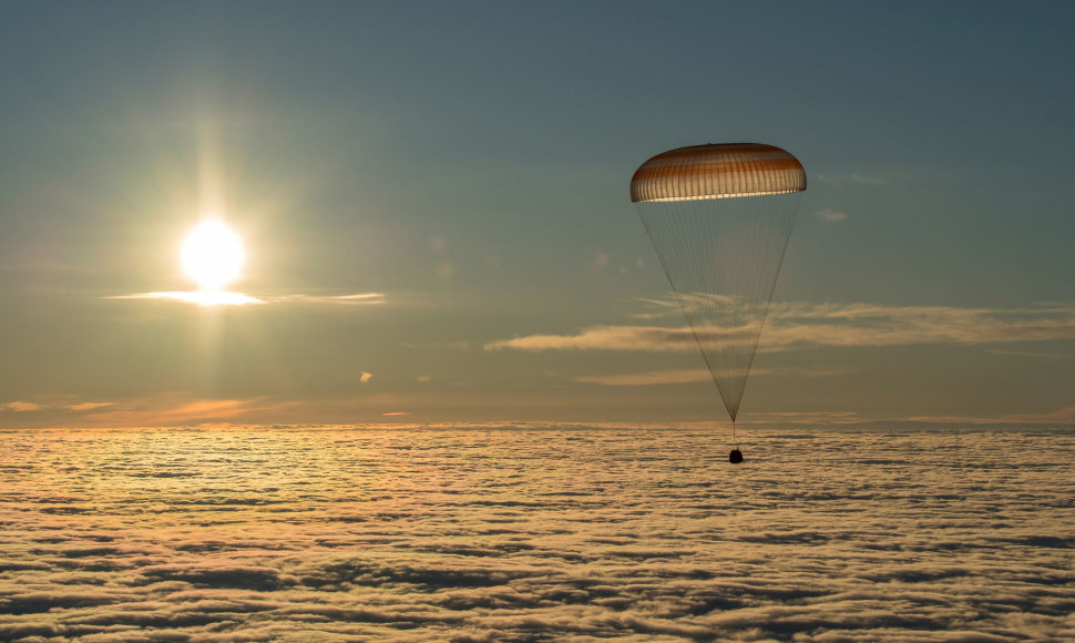 Iš TKS sėkmingai grįžo rusų kosmonautas ir du JAV astronautai