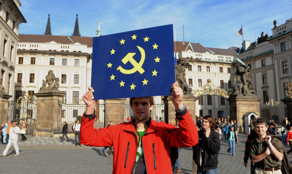 Centrinėje Europoje žmonės vis labiau nepatenkinti ES