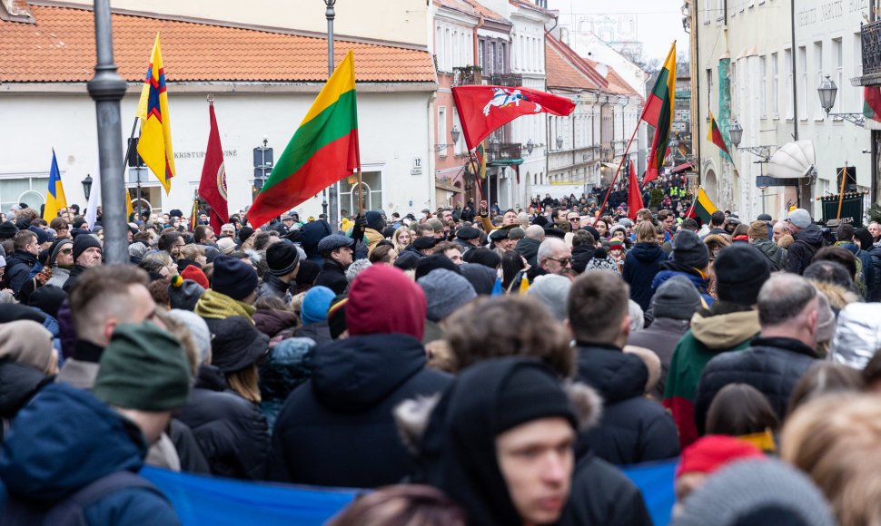 Vasario 16-osios minėjimas prie signatarų namų