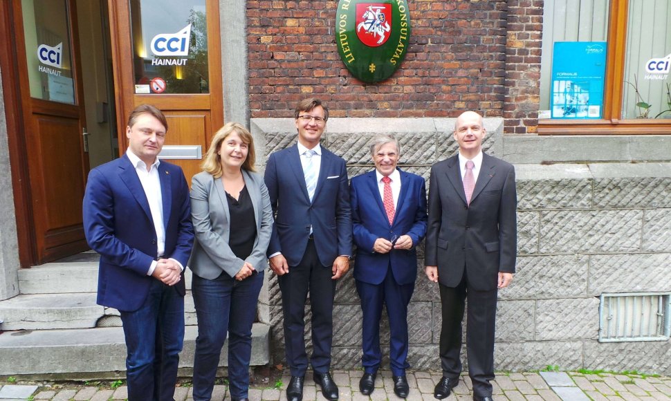 Šarlerua mieste, Pramonės ir prekybos rūmų patalpose, pirmadienį atidarytas trečiasis Lietuvos garbės konsulatas Belgijoje.