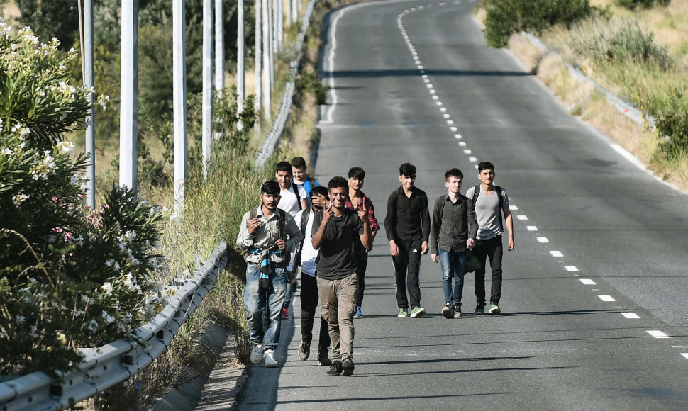 Migrantai Šiaurės Makedonijos ir Graikijos pasienyje