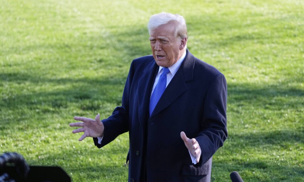 Mark Schiefelbein / AP